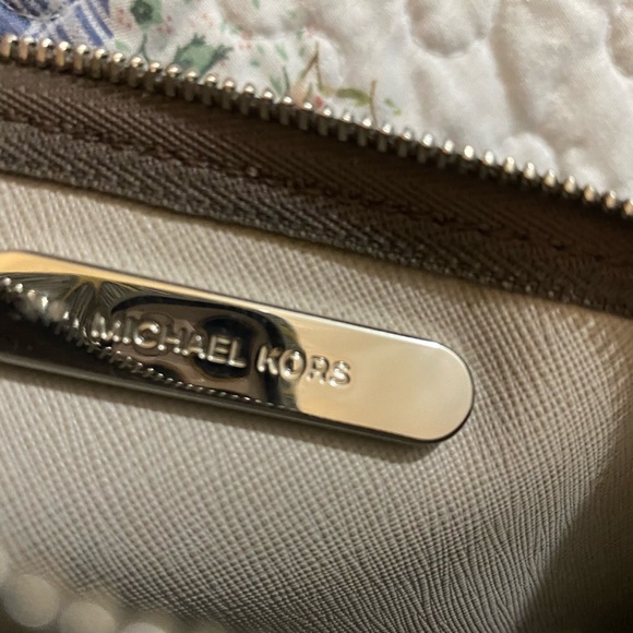 Michael Kors Leather Wristlet! Gray - Picture 7 of 8